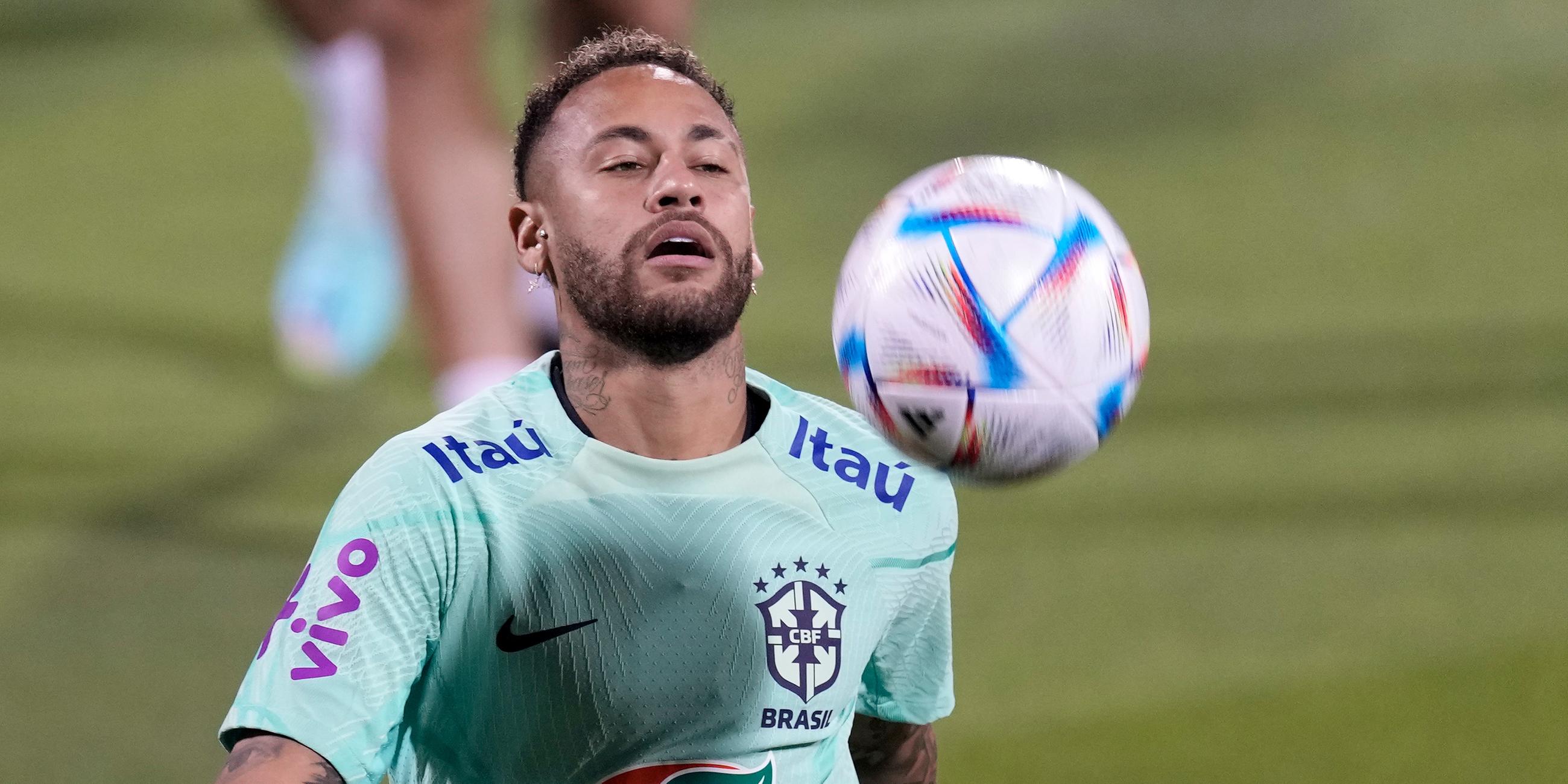 Brasiliens Neymar trainiert während einer Trainingseinheit im Grand Hamad Stadion in Doha (Katar), aufgenommen am 20.11.2022