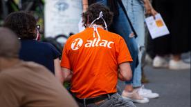 نشطاء المنظمة "أتاك" للاحتجاجات (صورة أرشيف)