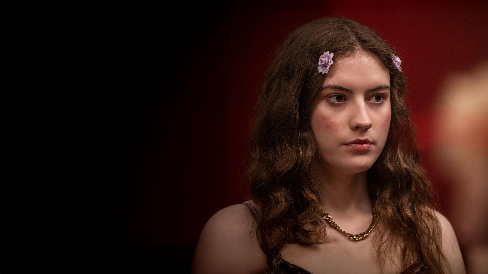 "Harry Wild - Mörderjagd in Dublin: Niemand kommt hier lebend raus": Zoe McCann (Isabelle Connolly) in Nahaufnahme.