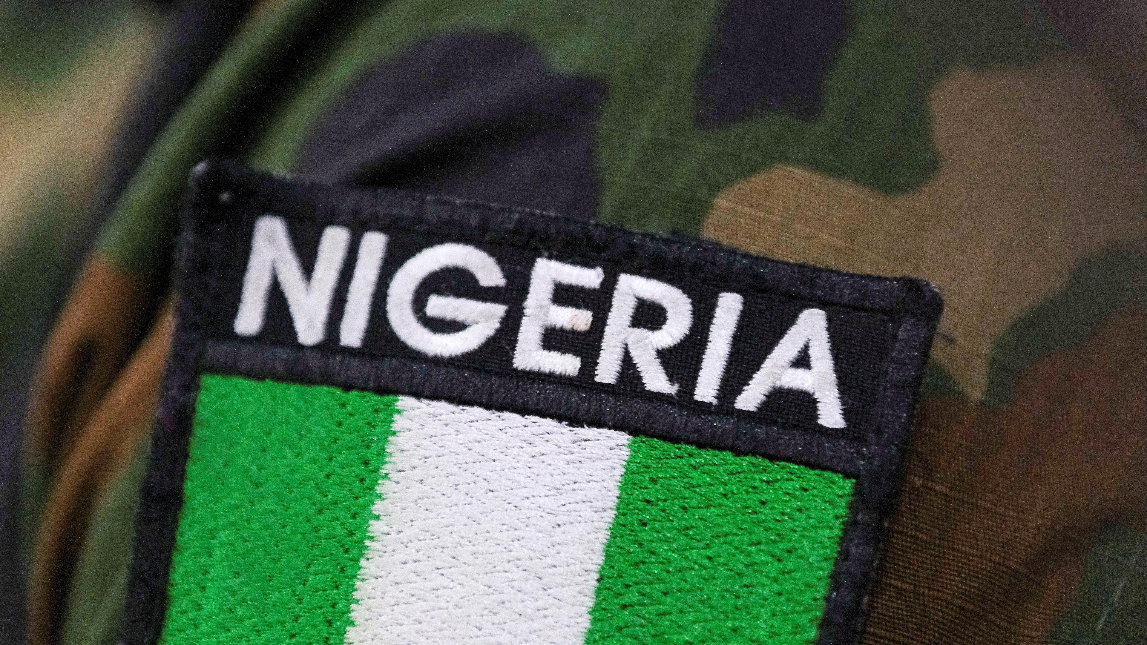 Ein nigerianischer Militärangehöriger nimmt an der Sitzung des Verteidigungsausschusses teil, aufgenommen am 18.08.2023