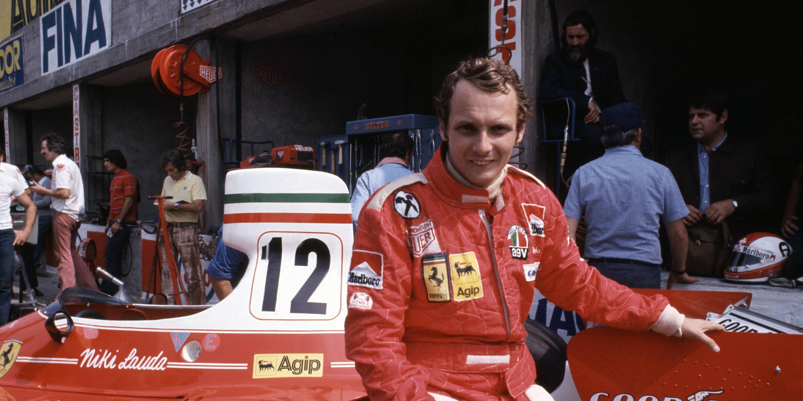 Niki Lauda vor Ferrari 