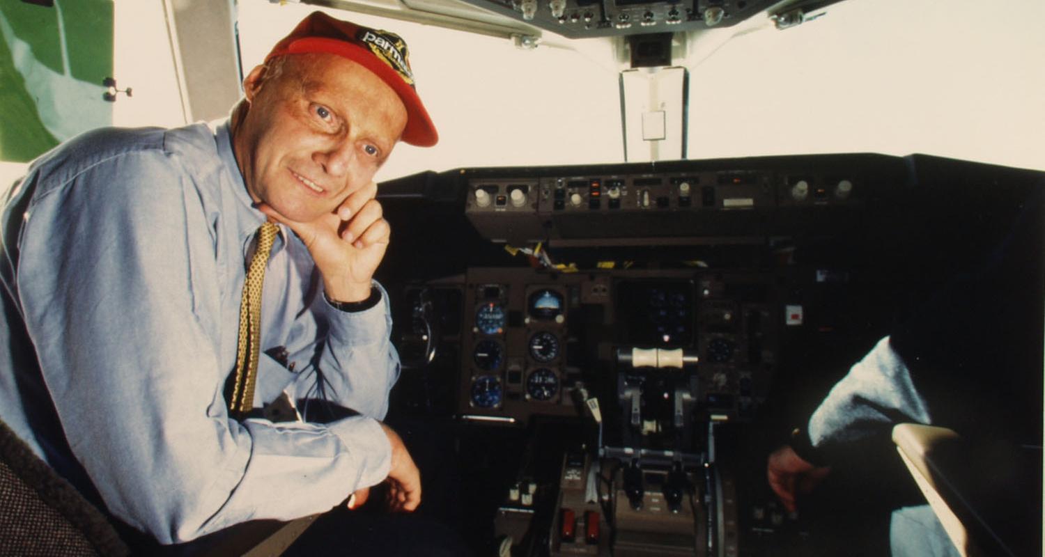 Niki Lauda in Flugzeugcockpit 