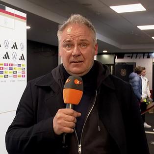 ZDF-Reporter Nils Kaben beim Spiel Deutschland gegen die Niederlande am 26.03.24.