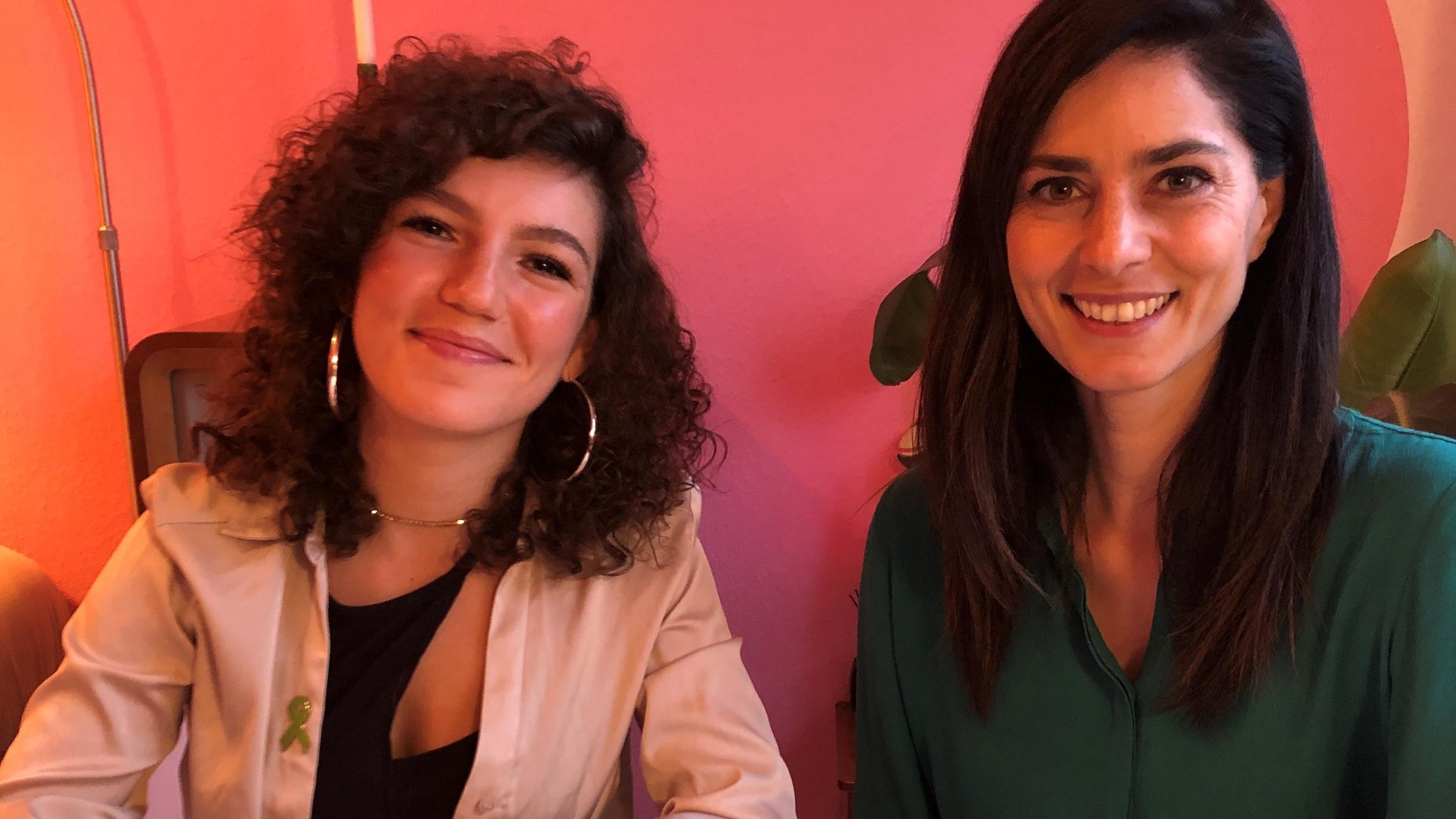 Nilüfer Türkmen (li.) und "Forum"-Moderatorin Dilek Üsük