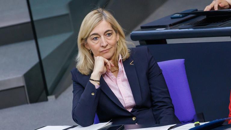 Nina Warken (CDU), Bundesgesundheitsministerin im Deutschen Bundestag.
