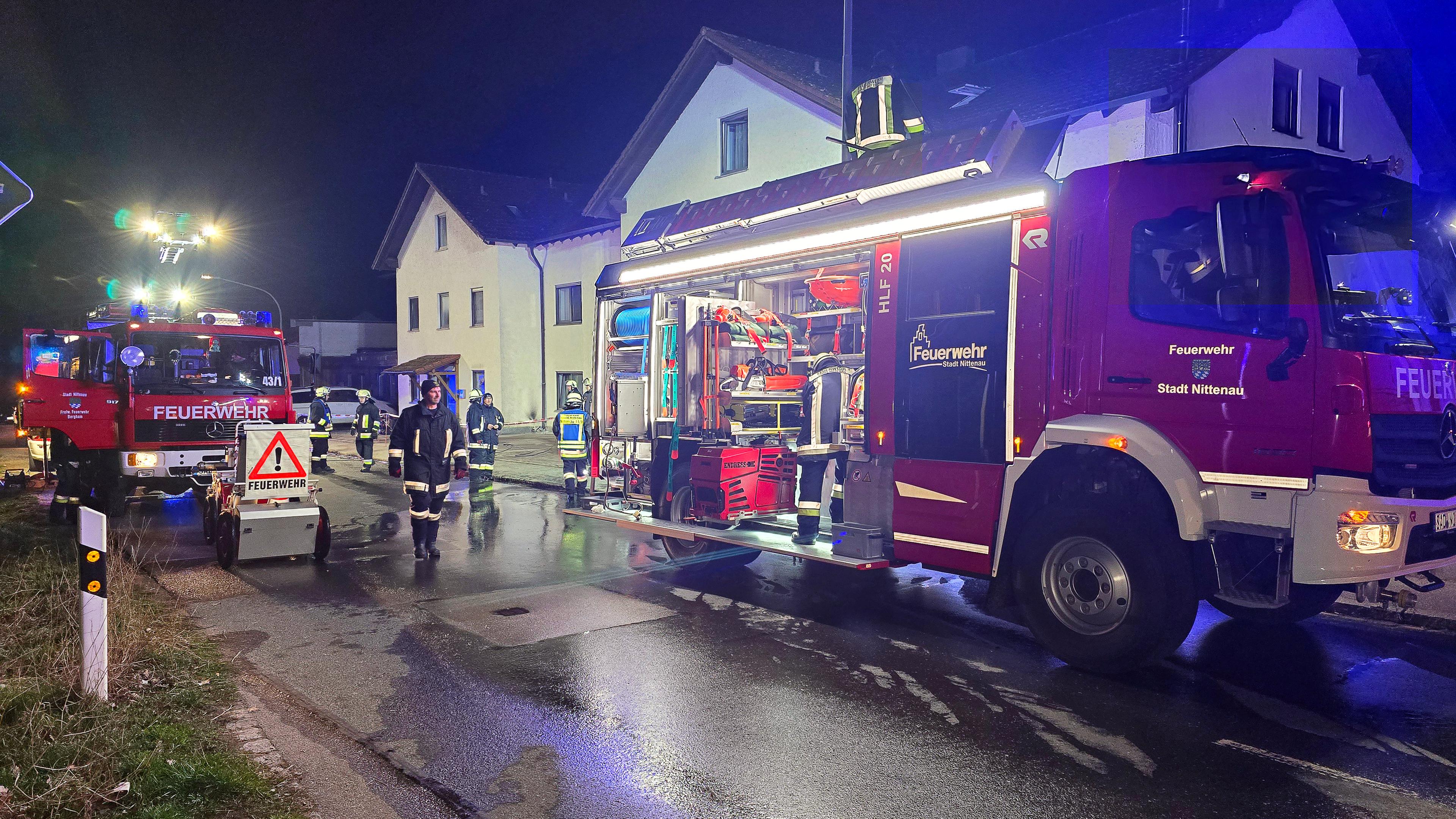Mehrere Verletzte bei Brand in Wohnkomplex