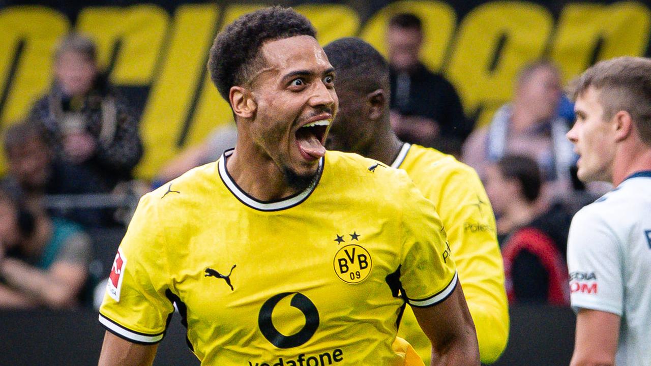 Dortmundes Mittelfeldspieler Felix Nmecha jubelt nach seinem Treffer zum 3:0 in der Bundesligapartie gegen den SC Paderborn 07
