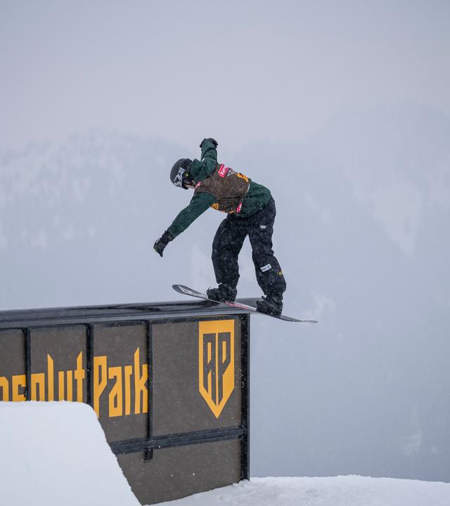 Snowboarder Noah Vicktor beim Slopestyle-Weltcup in Flachau