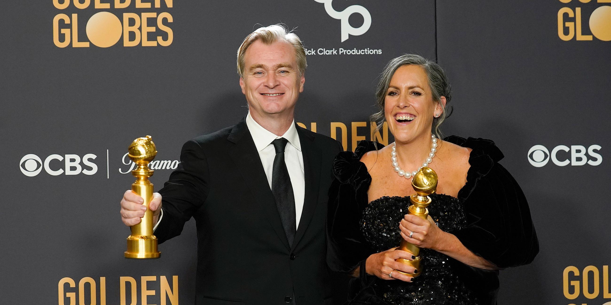 Christopher Nolan und Emma Thomas mit ihrem Golden Globe für "Oppenheimer"