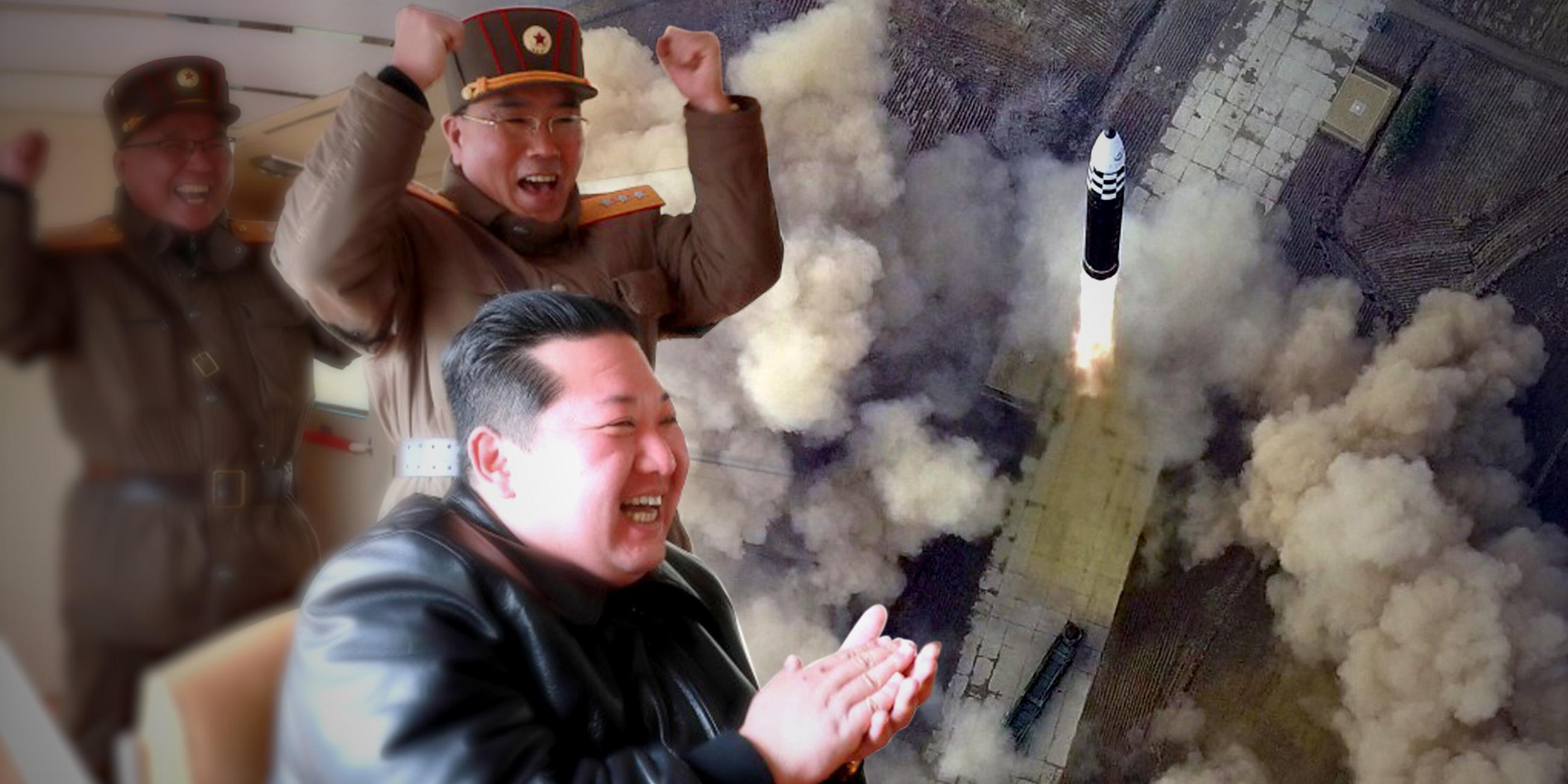 Montage: Links Kim Jong-un und zwei Offiziere, alle sind bester Laune, rechts das Bild einer startenden Rakete.