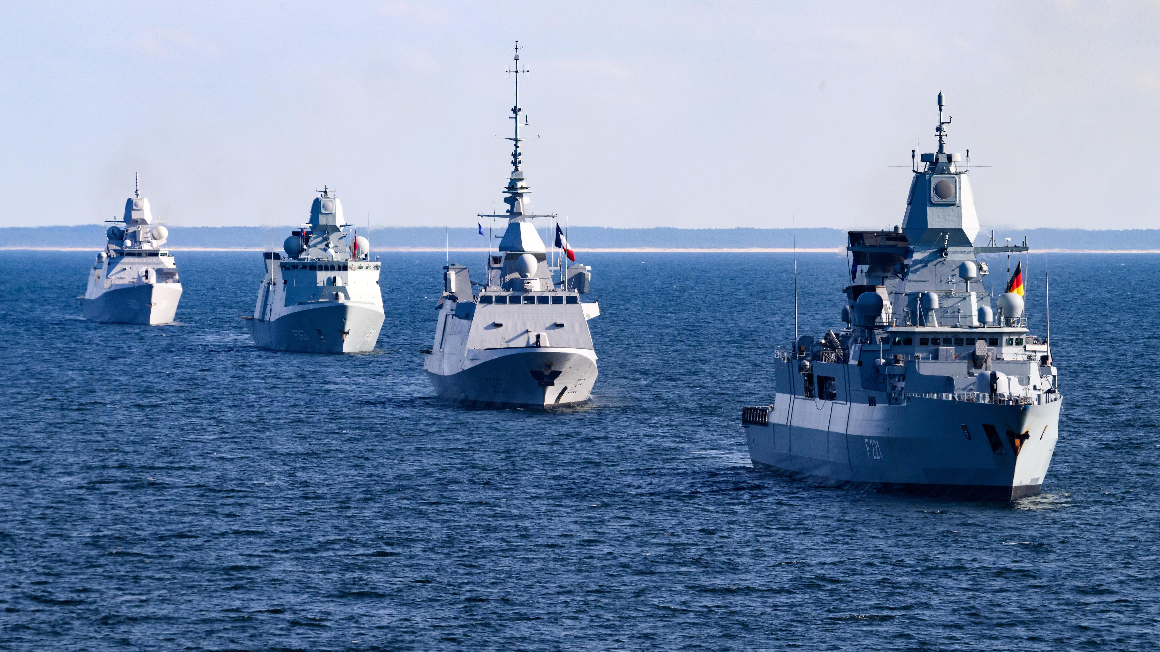 riegsschiffe verschiedenere Nationen nehmen am maritimen Großmanöver «Northern Coasts 23» in der Ostsee vor der Küste Lettlands teil, aufgenommen am 18.09.2023