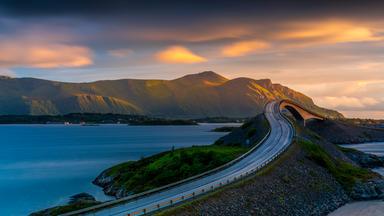  Sonnenuntergang über der Storseisundet Brücke