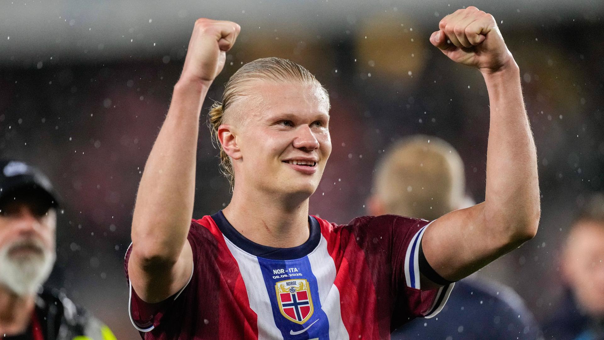 Norwegens Erling Haaland jubelt nach dem Spiel gegen Italien am 06.06.2025.
