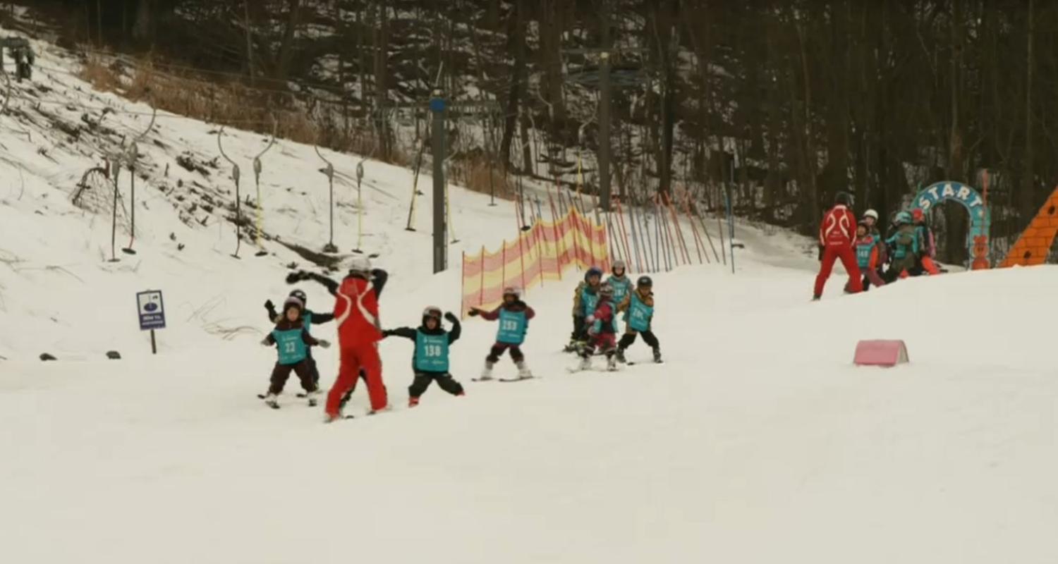 Norwegische Nachwuchs-Skifahrer bei Oslo.