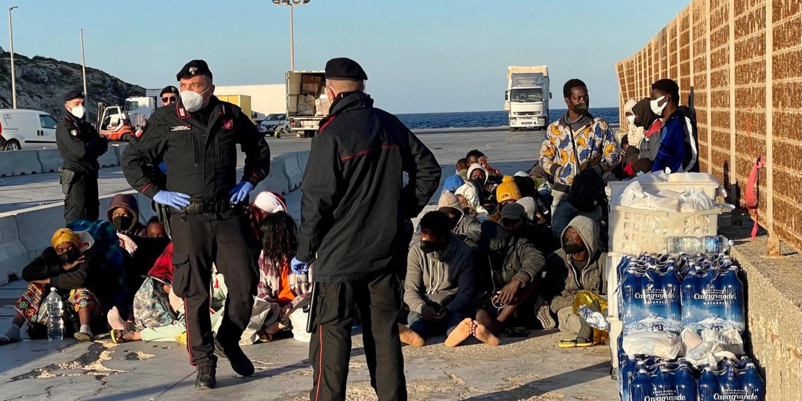 Migrants to leave Lampedusa to another collection center outside the Island
