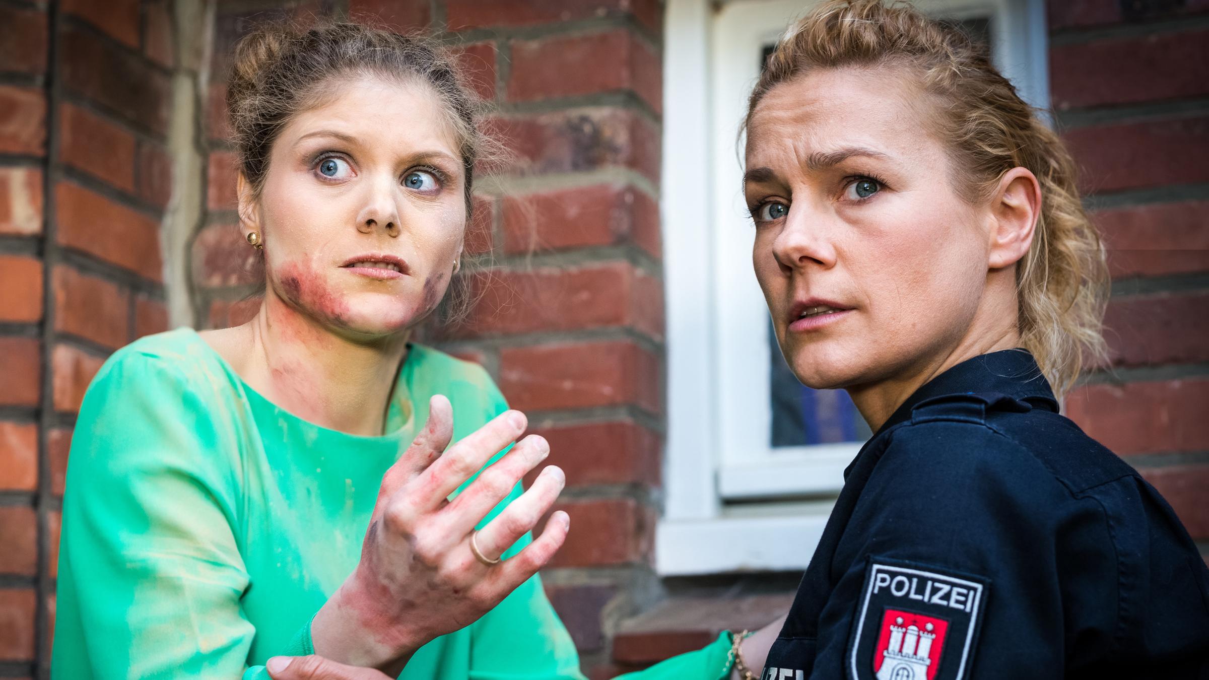 Franzi (Rhea Harder-Vennewald, r.) und Valerie Politz (Stephanie Lexer, l.)