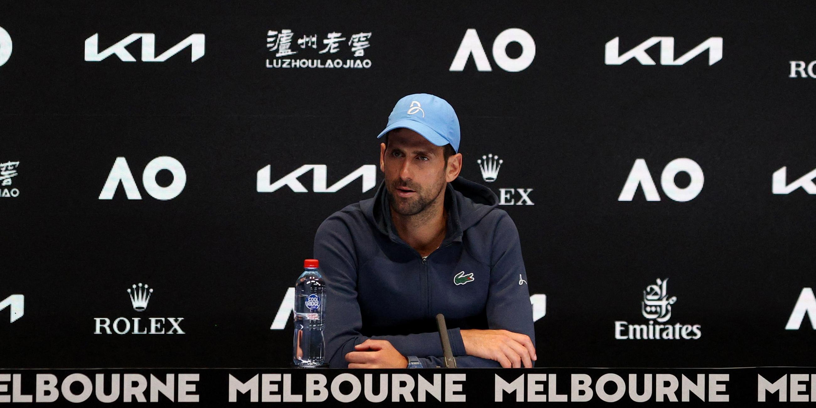 Serbiens Novak Djokovic während einer Pressekonferenz.