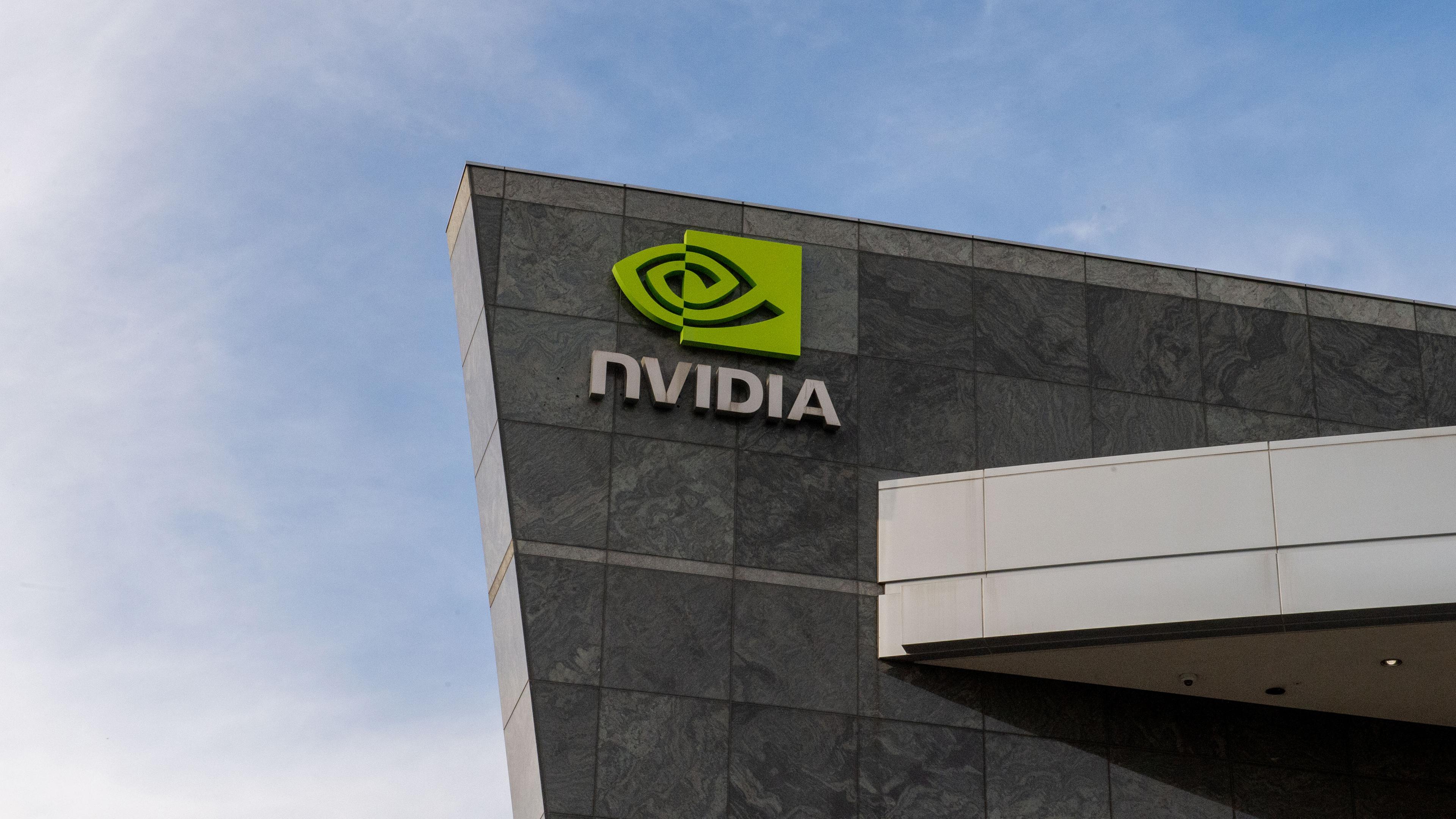 Das Logo des Chipkonzerns Nvidia ist am Hauptquartier im Silicon Valley zu sehen