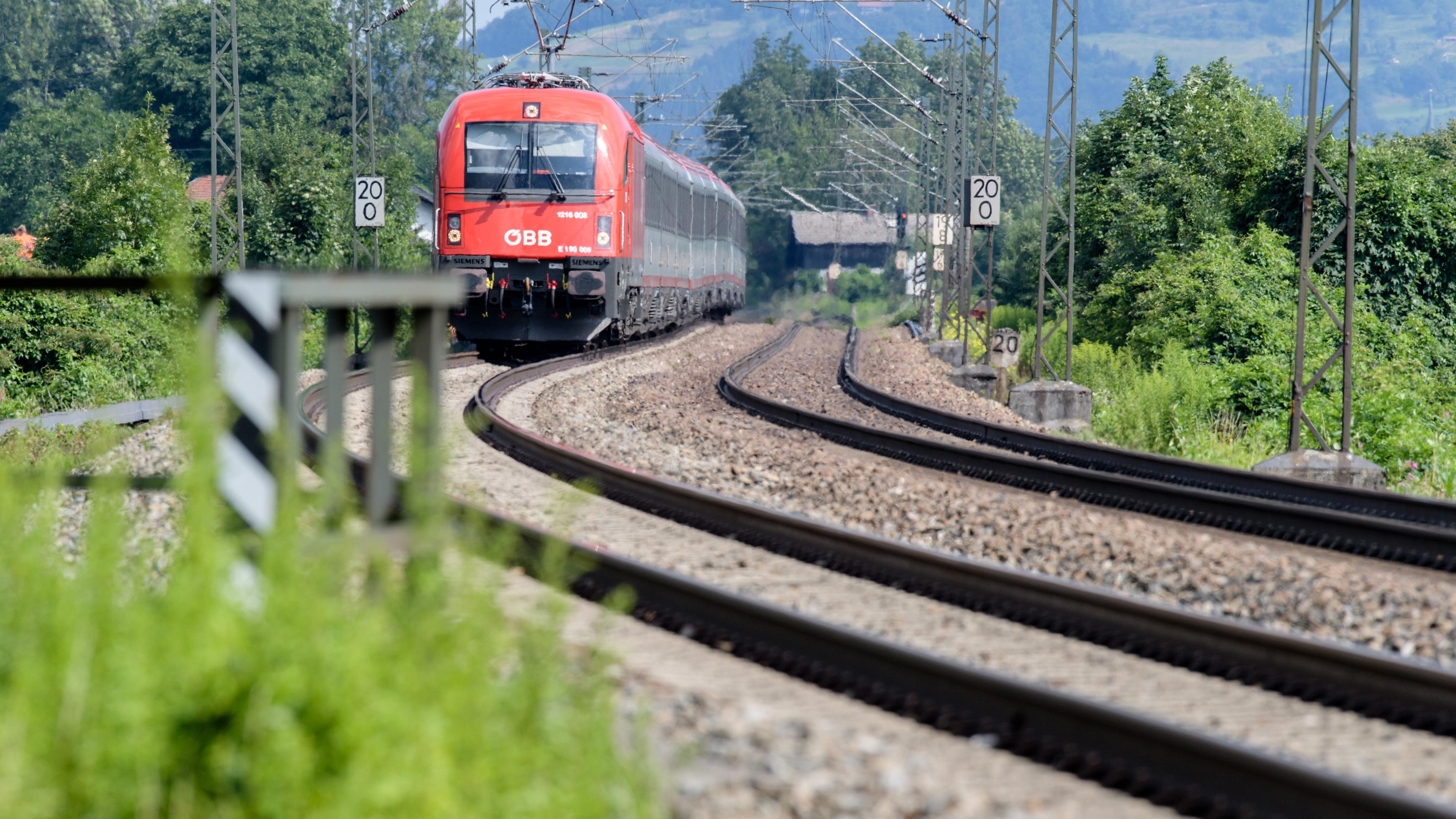 Ein Zug der Österreichischen Bundesbahnen (ÖBB)