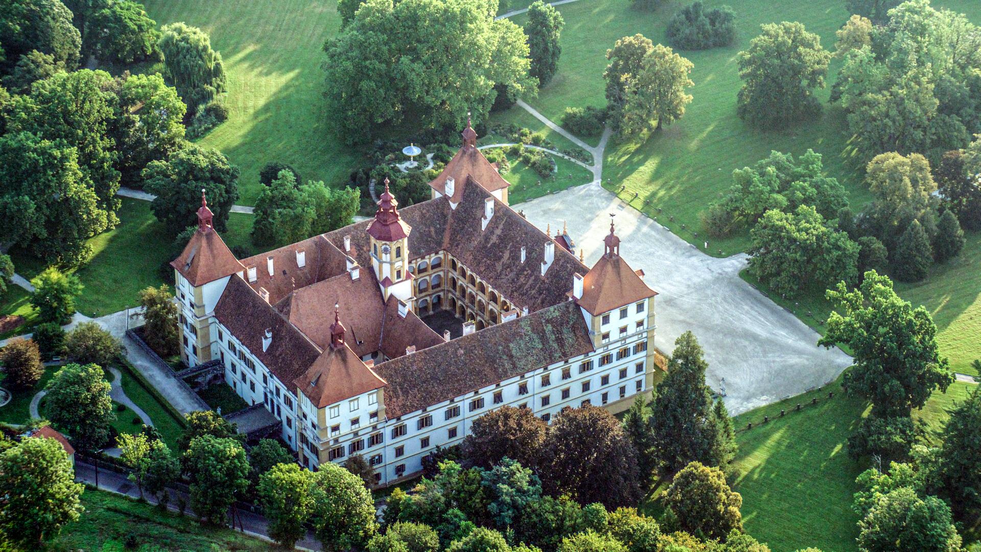 Schlossanlage aus der Luft gesehen