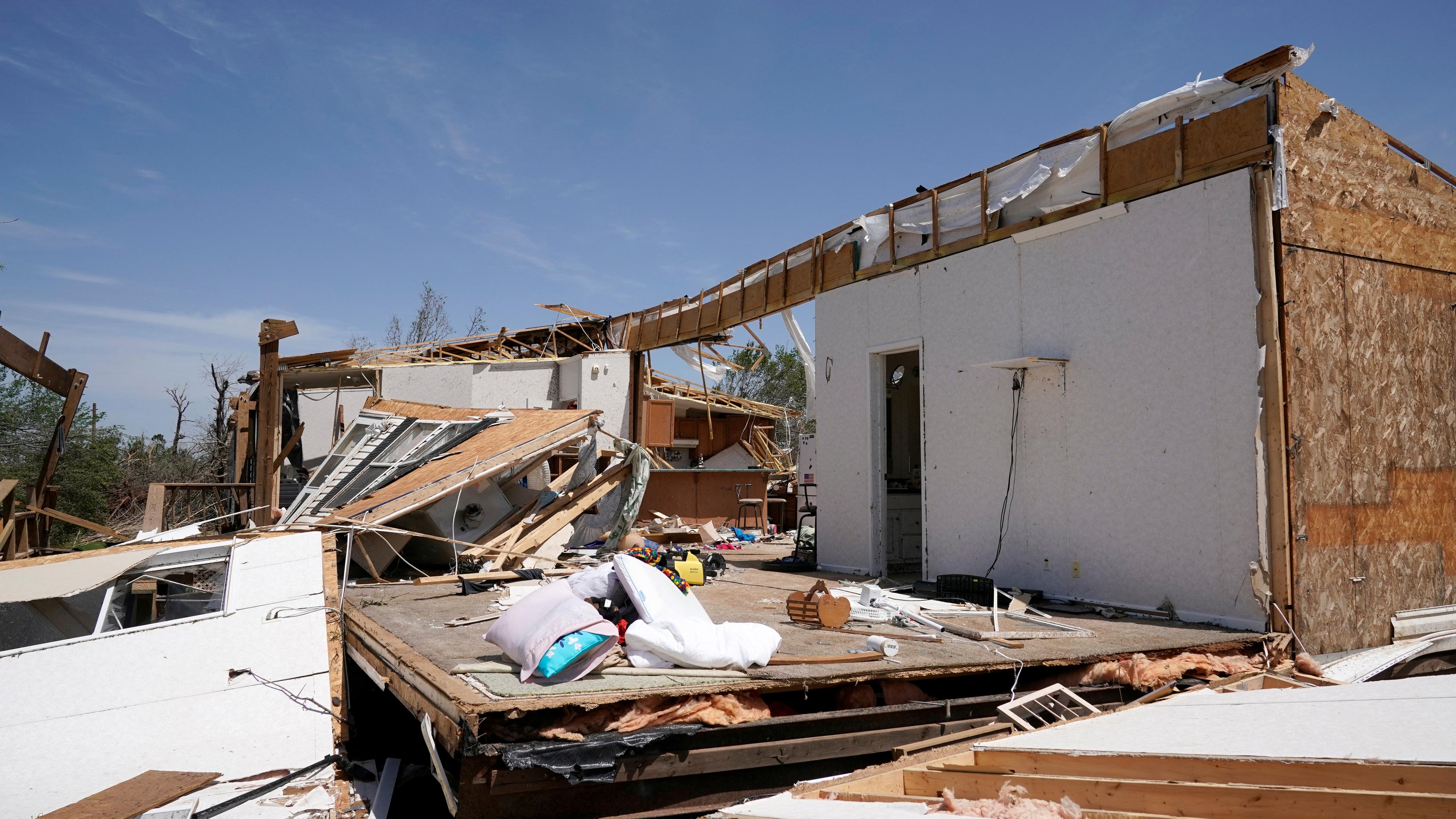 Zu sehen ist ein zerstörtes Haus. Tornados wüteten in Oklahoma und verwüsteten dutzende Häuser.