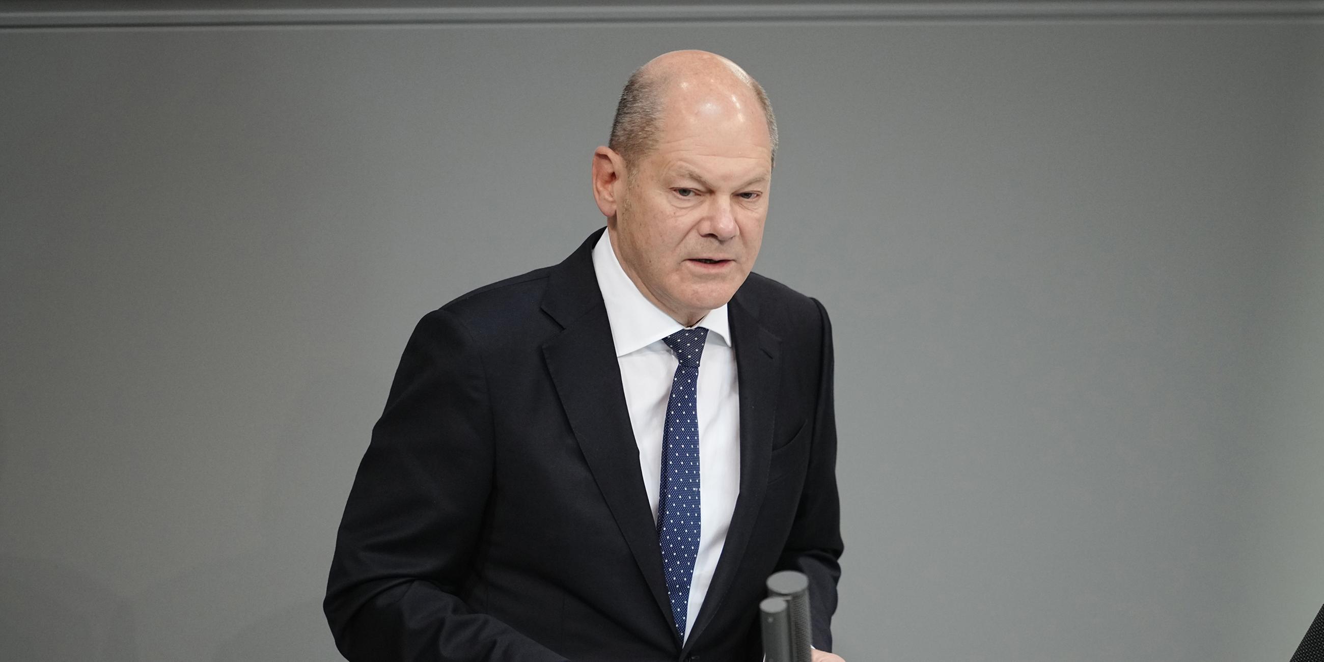 Bundeskanzler Olaf Scholz (SPD) gibt im Bundestag eine Regierungserklärung zum Europäischen Rat ab. 