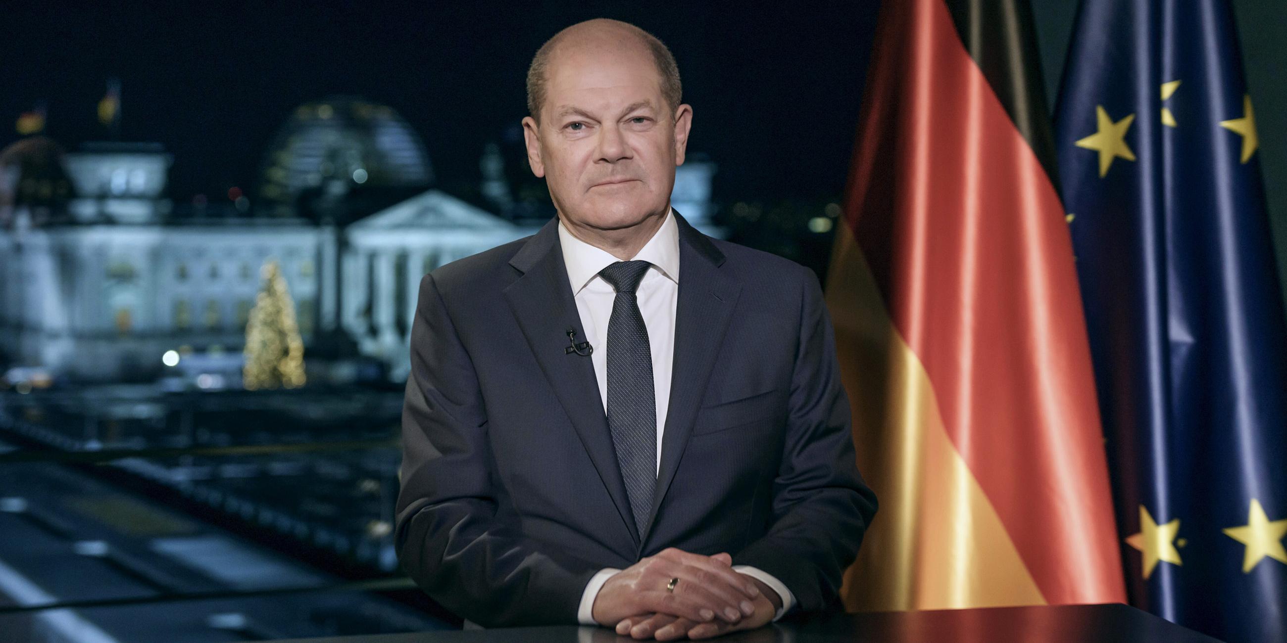 Bundeskanzler Olaf Scholz während der Neujahrsansprache im Kanzleramt in Berlin