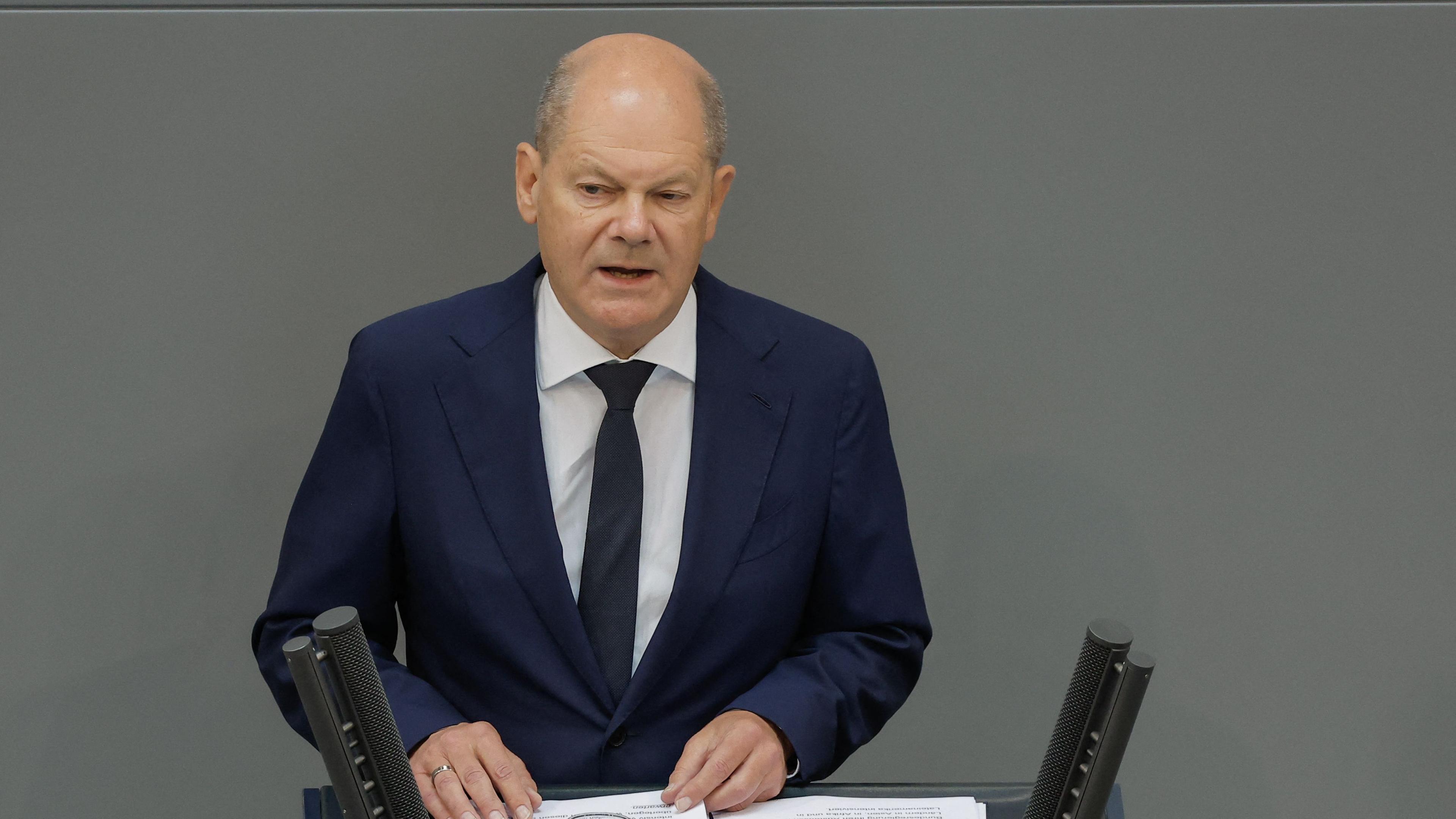 Olaf Scholz spricht im Bundestag