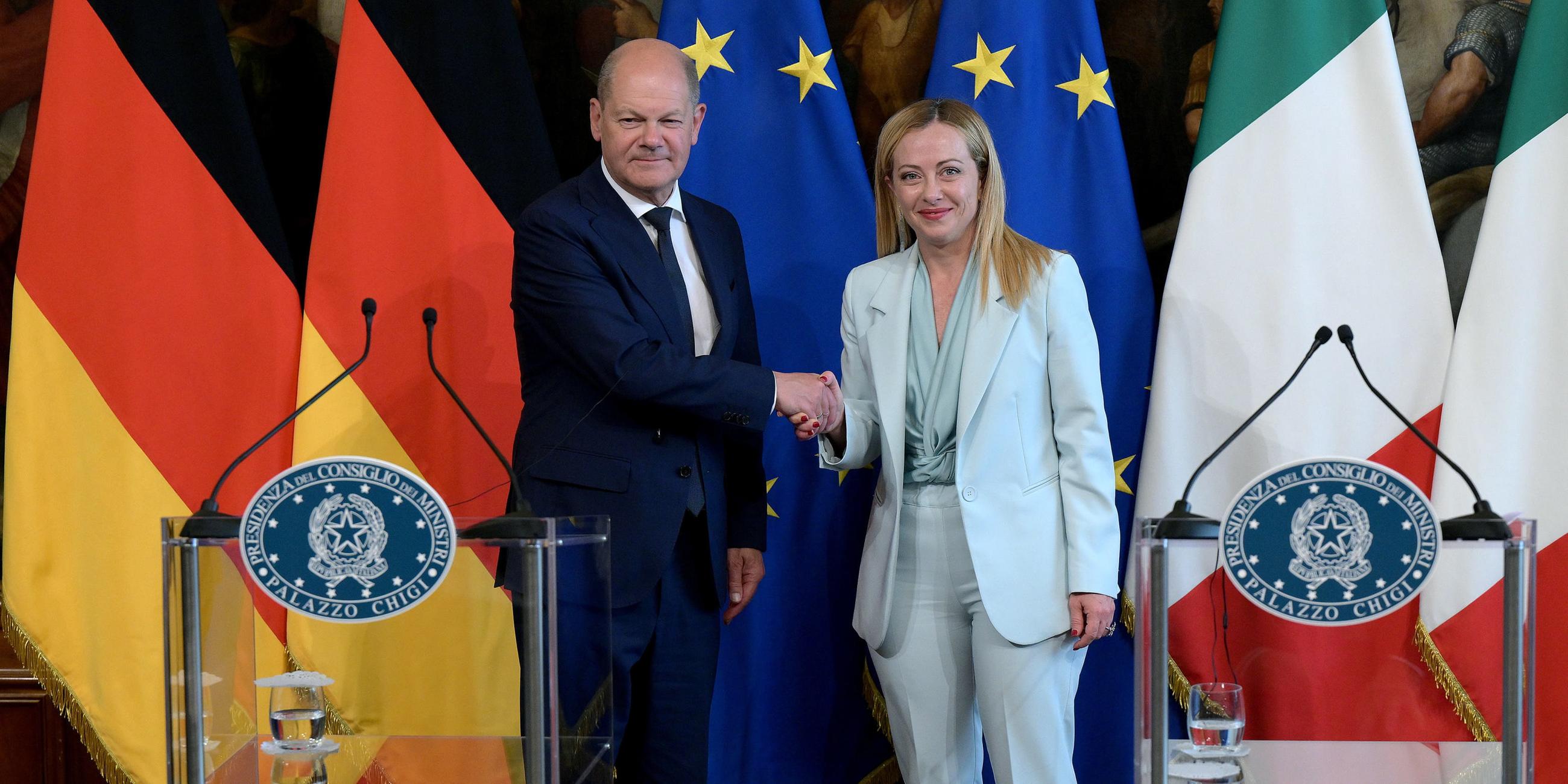 Bundeskanzler Olaf Scholz und Italiens Premierministerin Giorgia Meloni
