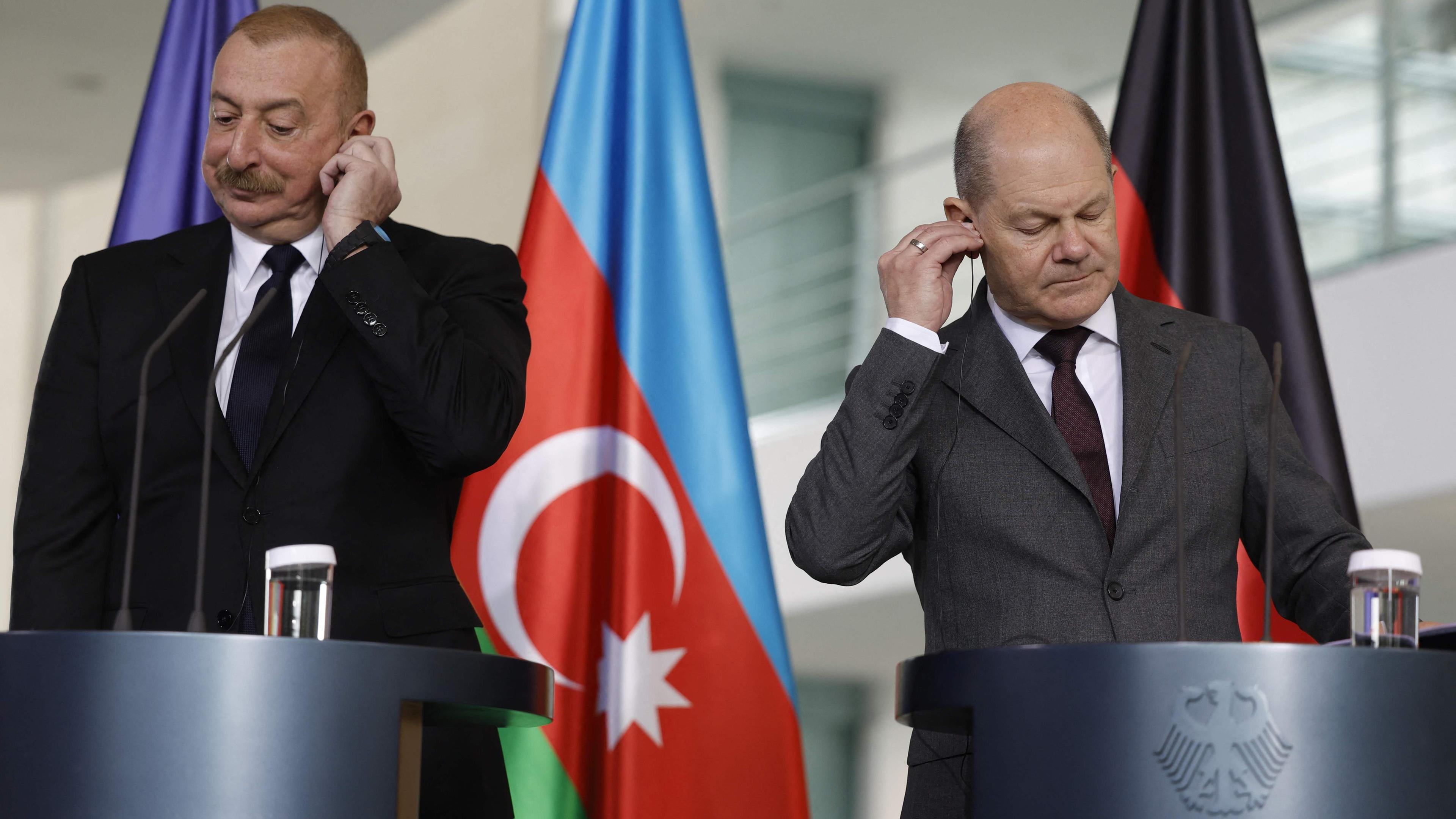  Ilham Alijew (l), Präsident von Aserbaidschan, und Olaf Scholz (SPD)