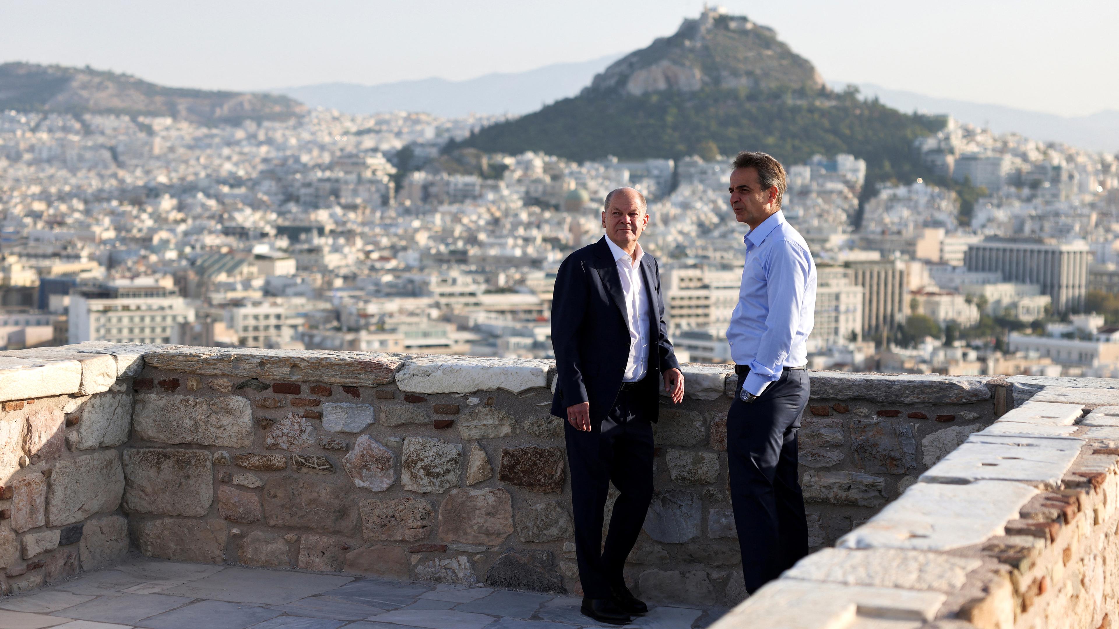 Olaf Scholz und Kyriakos Mitsotaki am 27.10.2022 in Athen (Griechenland)