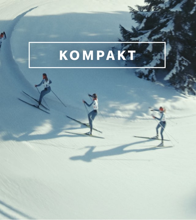 Das Wintersport "KOMPAKT"- Logo vor Langläufern auf der Strecke