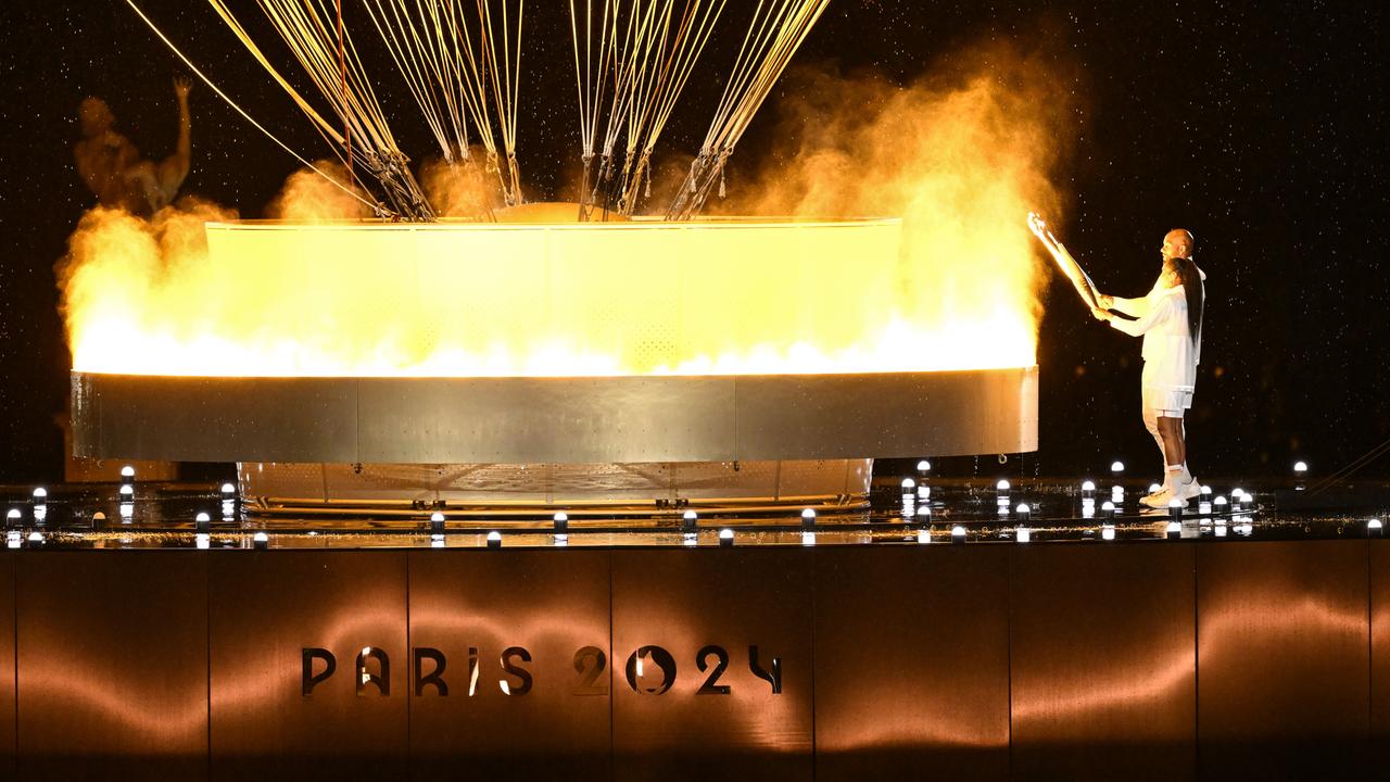 Olympia 2024 Olympisches Feuer in Paris wird zu Attraktion ZDFheute