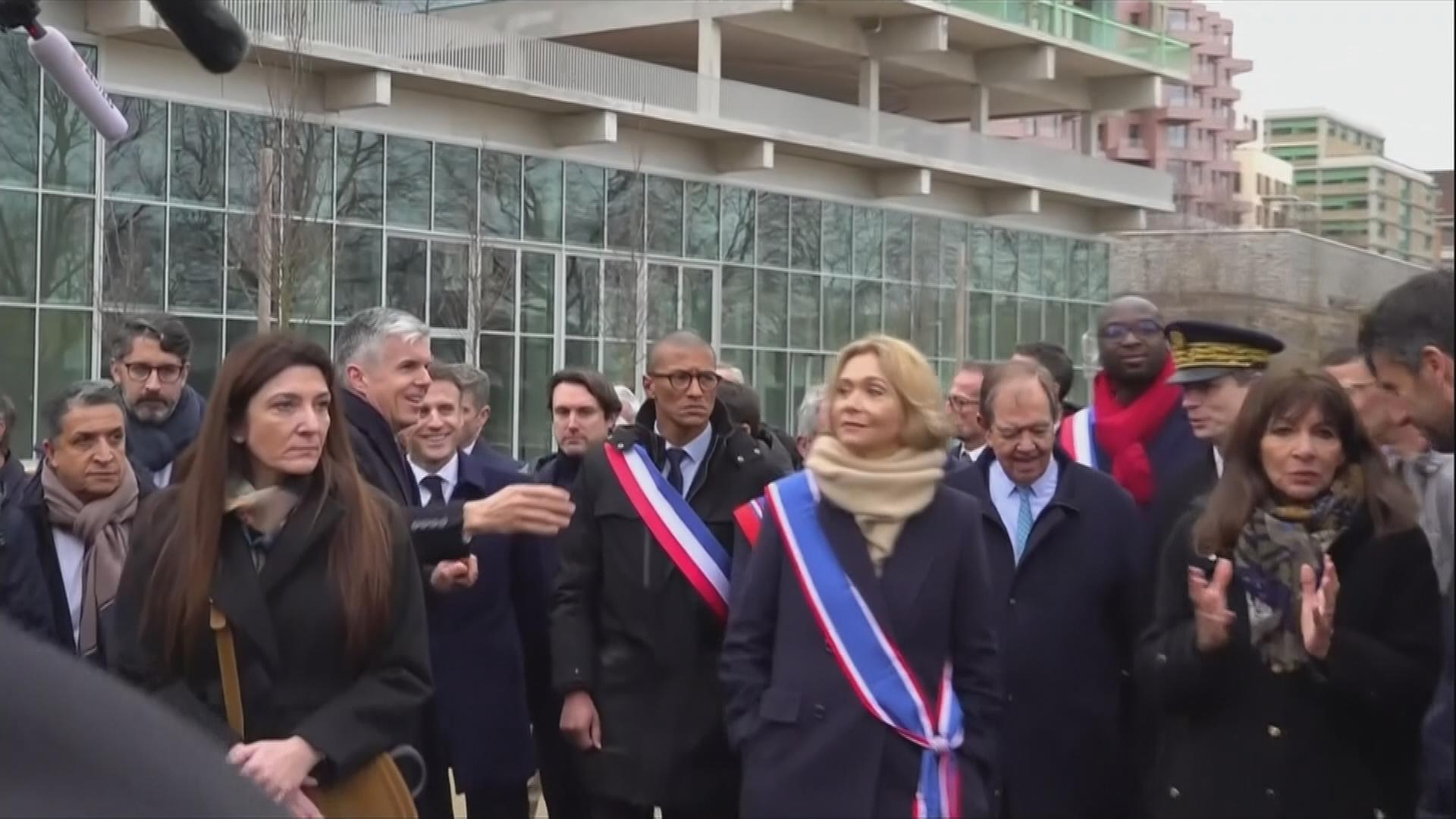 Olympisches Dorf bei Paris eröffnet