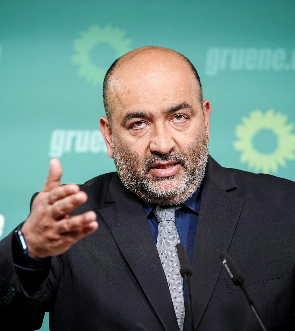 Berlin: Omid Nouripour, Bundesvorsitzender von Bündnis 90/Die Grünen, gibt nach einer Parteiratssitzung der Partei eine Pressekonferenz zur Bremer Bürgerschaftswahl.