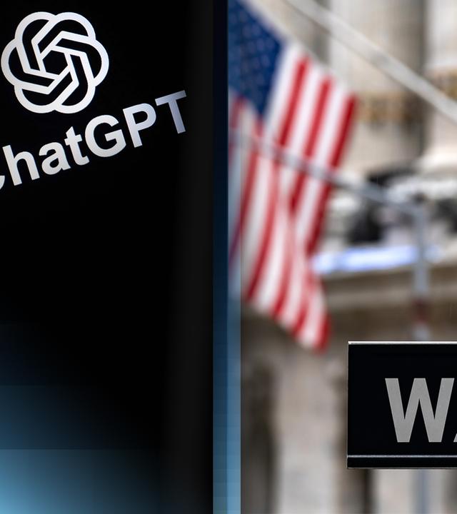 Das ChatGPT-Logo, rechts ein Bild der Wall-Street mit Amerika-Flagge.