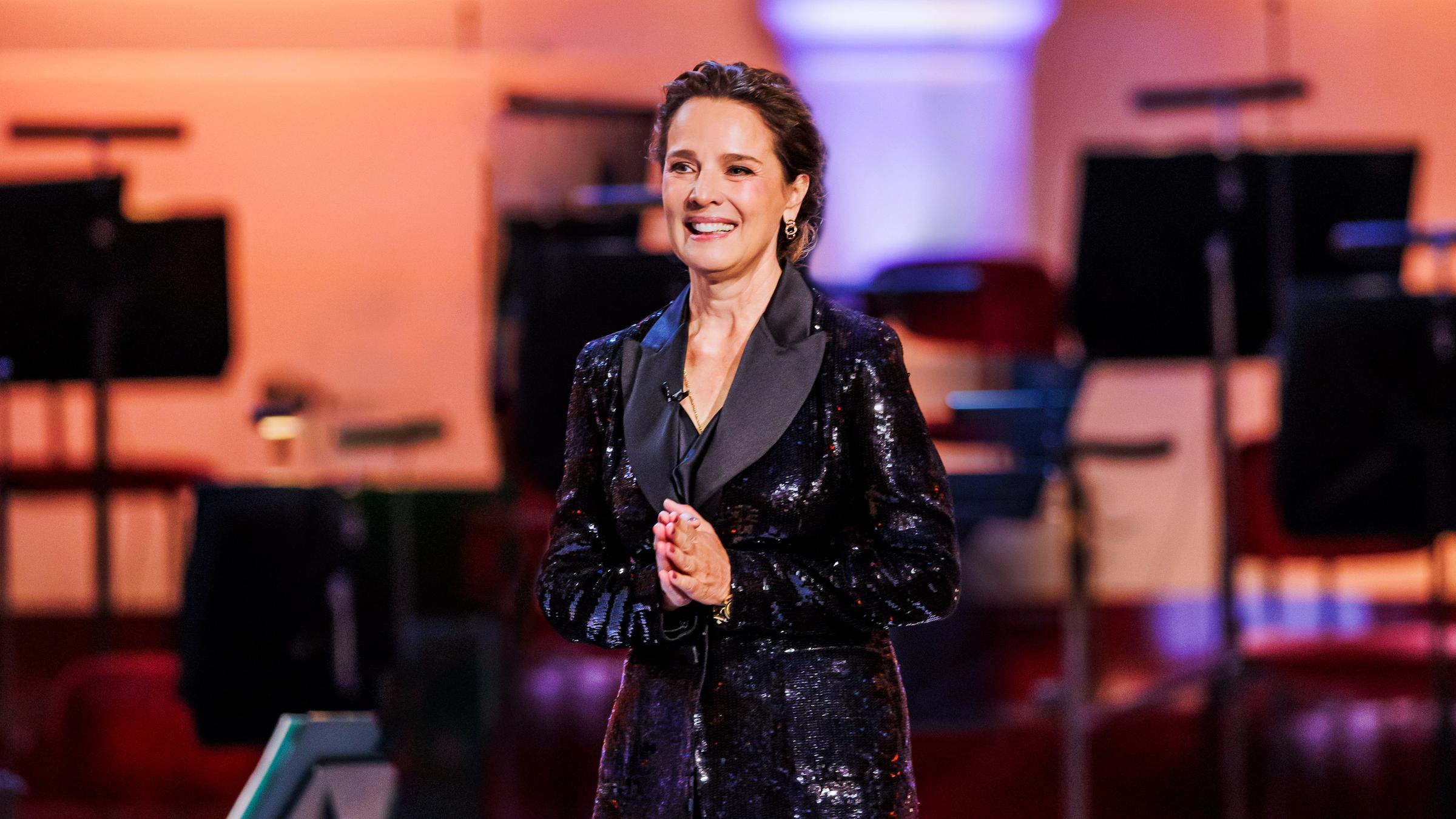 Désirée Nosbusch - Moderatorin des Opus Klassik 2025 im schwarzen Hosenanzug