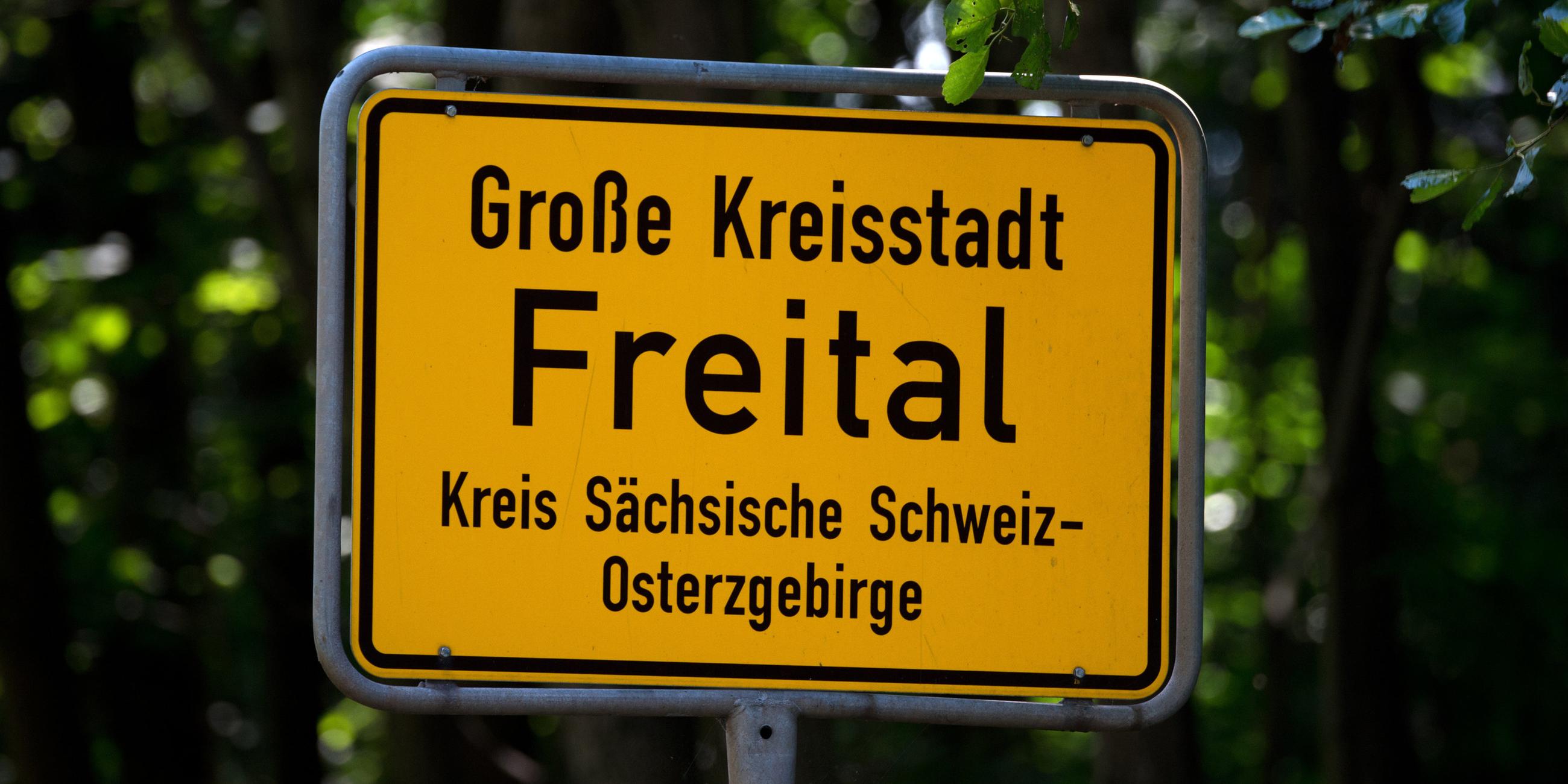 Ortseingangsschild der Kreisstadt Freital