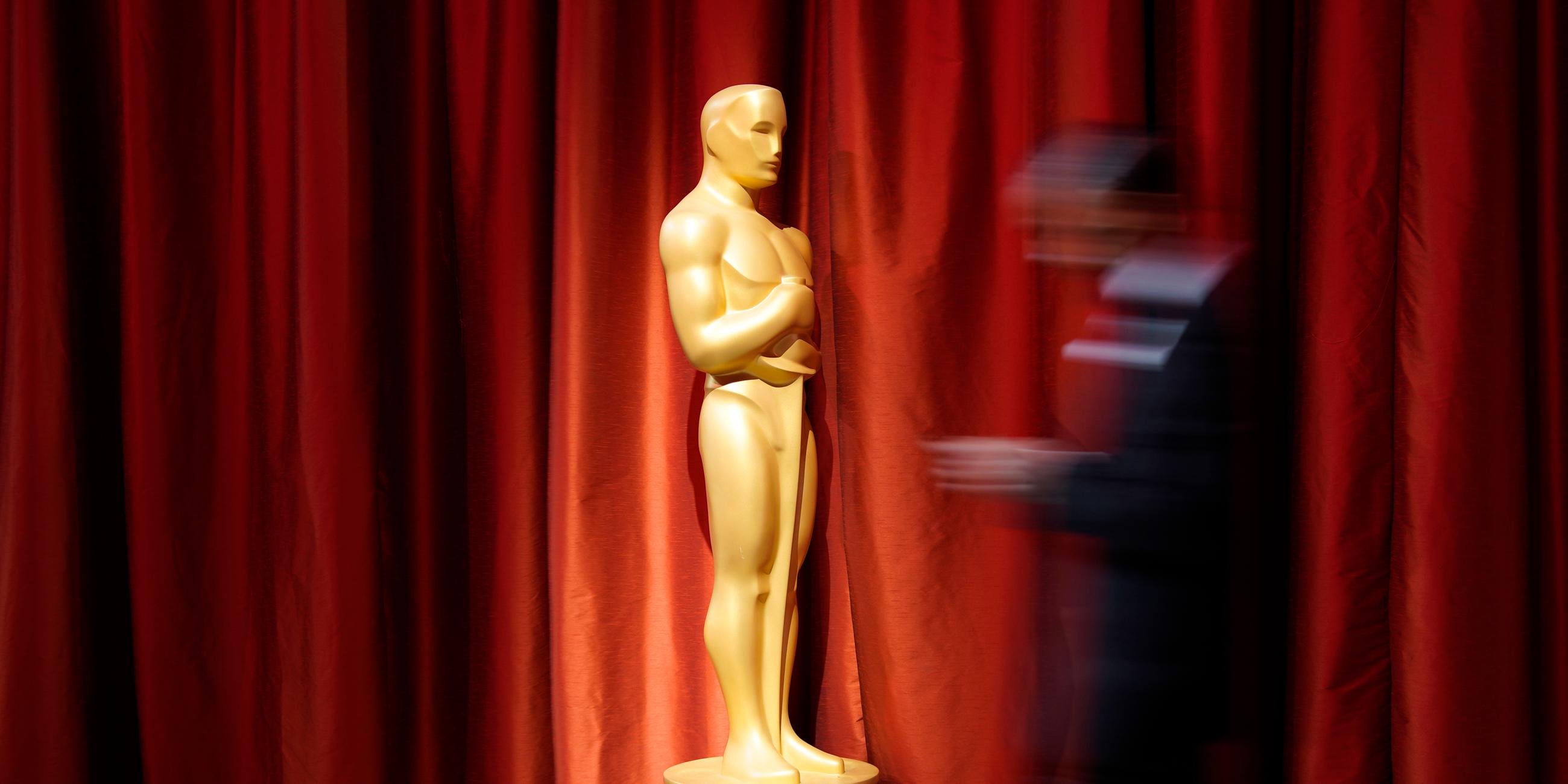 USA, Los Angeles: Ein Blick auf eine Oscars-Statue bei der Oscar-Verleihung im Dolby Theatre in Los Angeles. (Archivbild)
