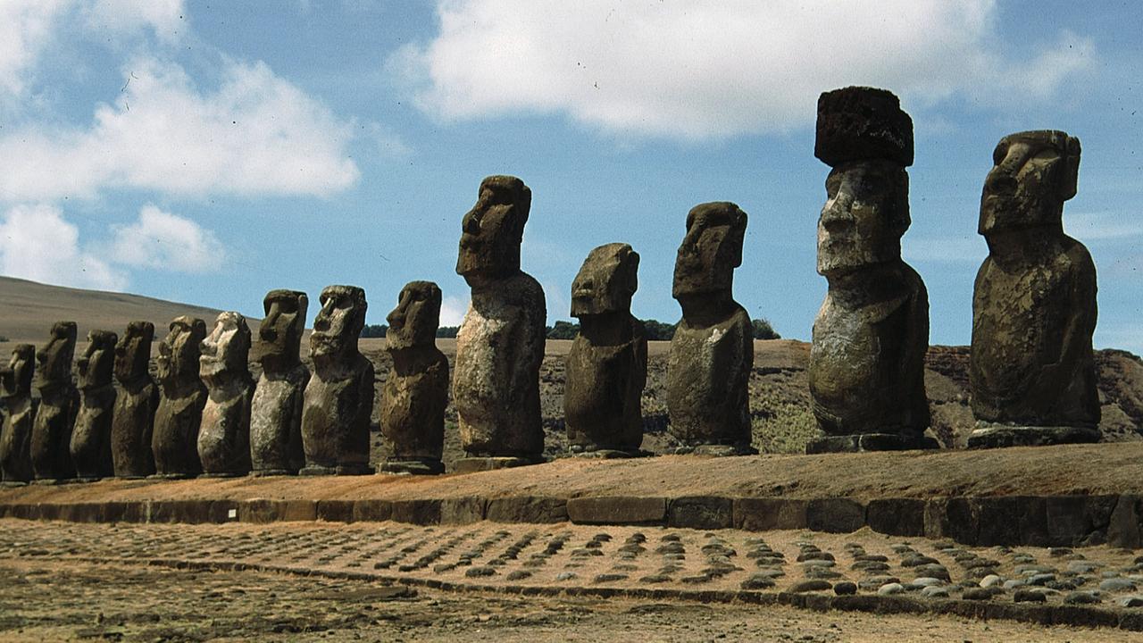 Viele Statuten aus Gestein stehen auf der Osterinsel