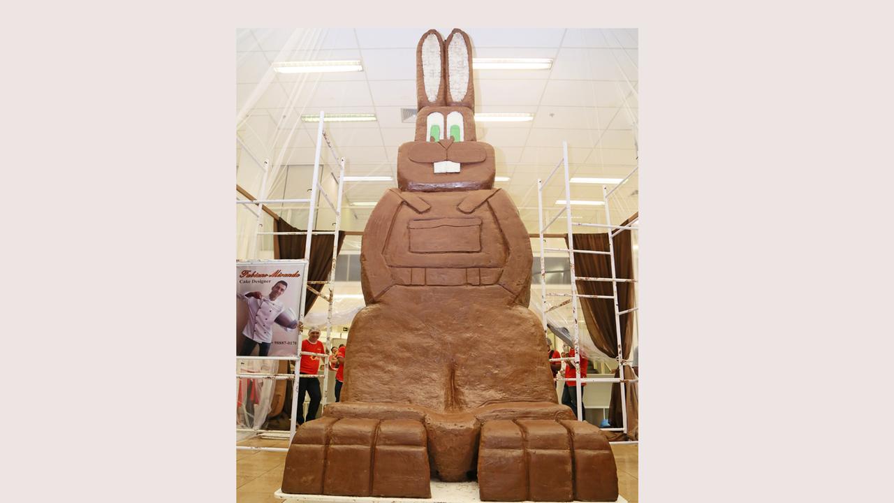 Riesiger grinsender Schokohase
