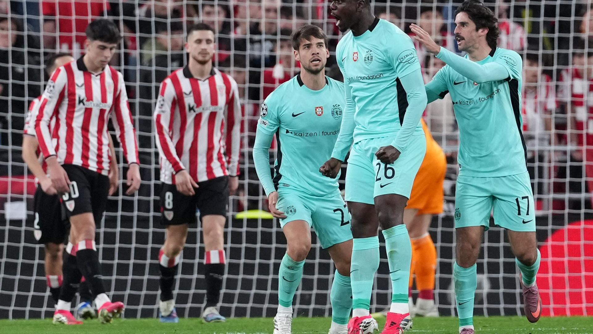 Ousmane Diomande jubelt mit seinen Teamkollegen über das erste Tor seiner Mannschaft am 28.01.2026 in Biolbao.