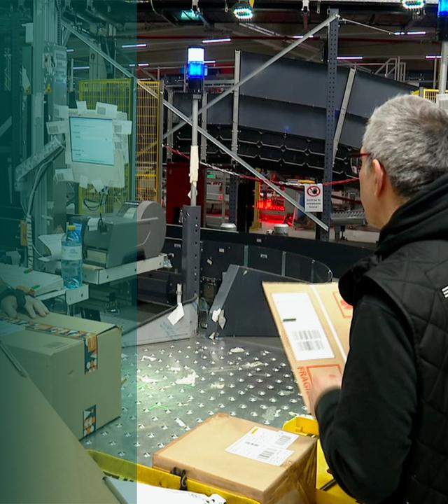 Mitarbeiter im Paketzentrum Hamburg Allermöhe