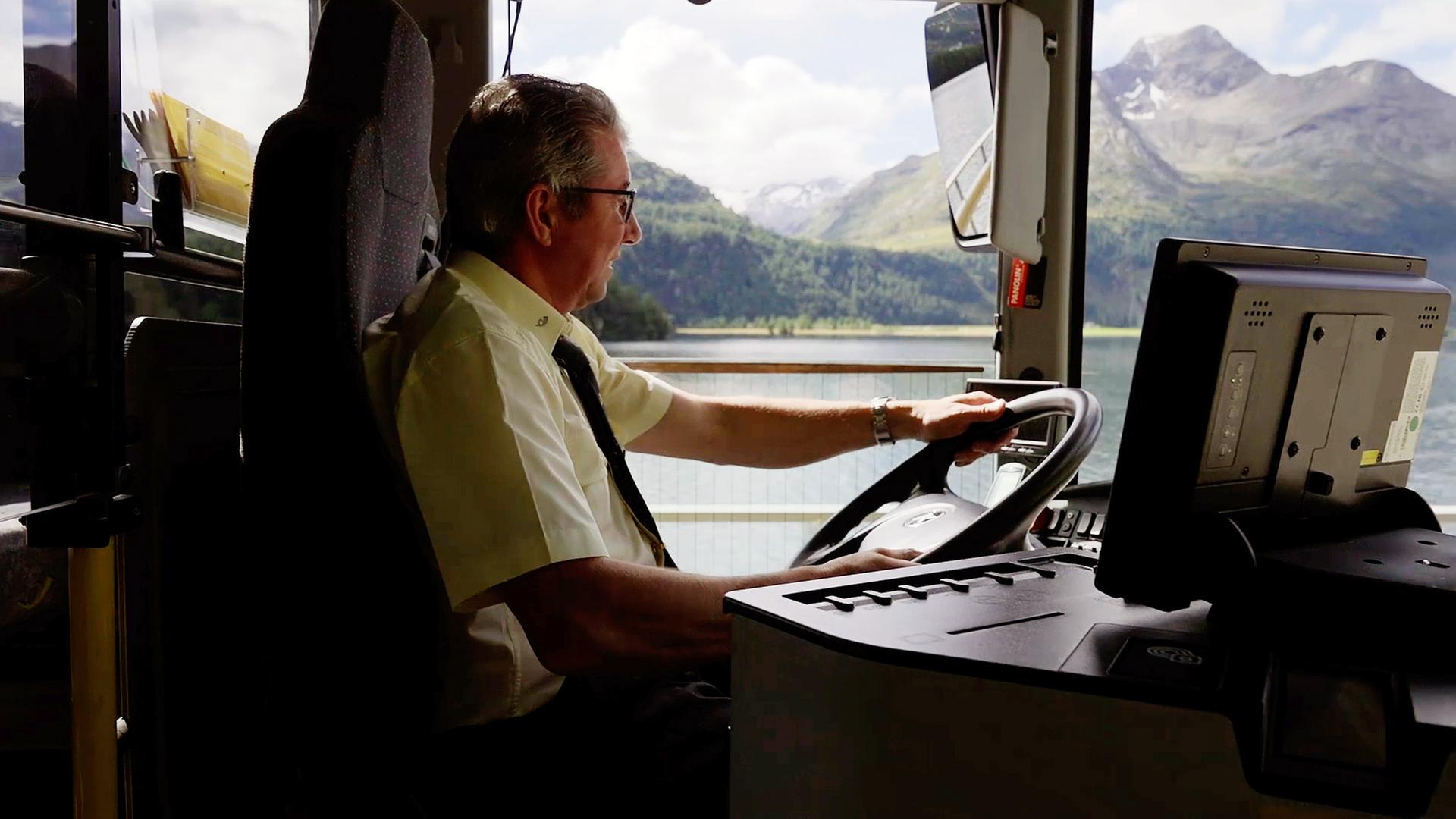 Postauto-Chauffeur Erico Crameri fährt seit über 30 Jahren die Route von St. Moritz nach Lugano
