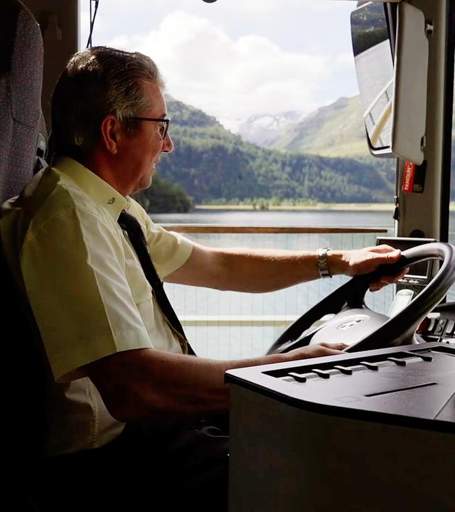 Postauto-Chauffeur Erico Crameri fährt seit über 30 Jahren die Route von St. Moritz nach Lugano