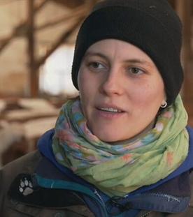 Patricia Schäfer und Johannes Lieber besuchen eine Kleinst-Bäuerin in Mittenwald, einen Familienbetrieb mittlerer Größe in der Oberpfalz.