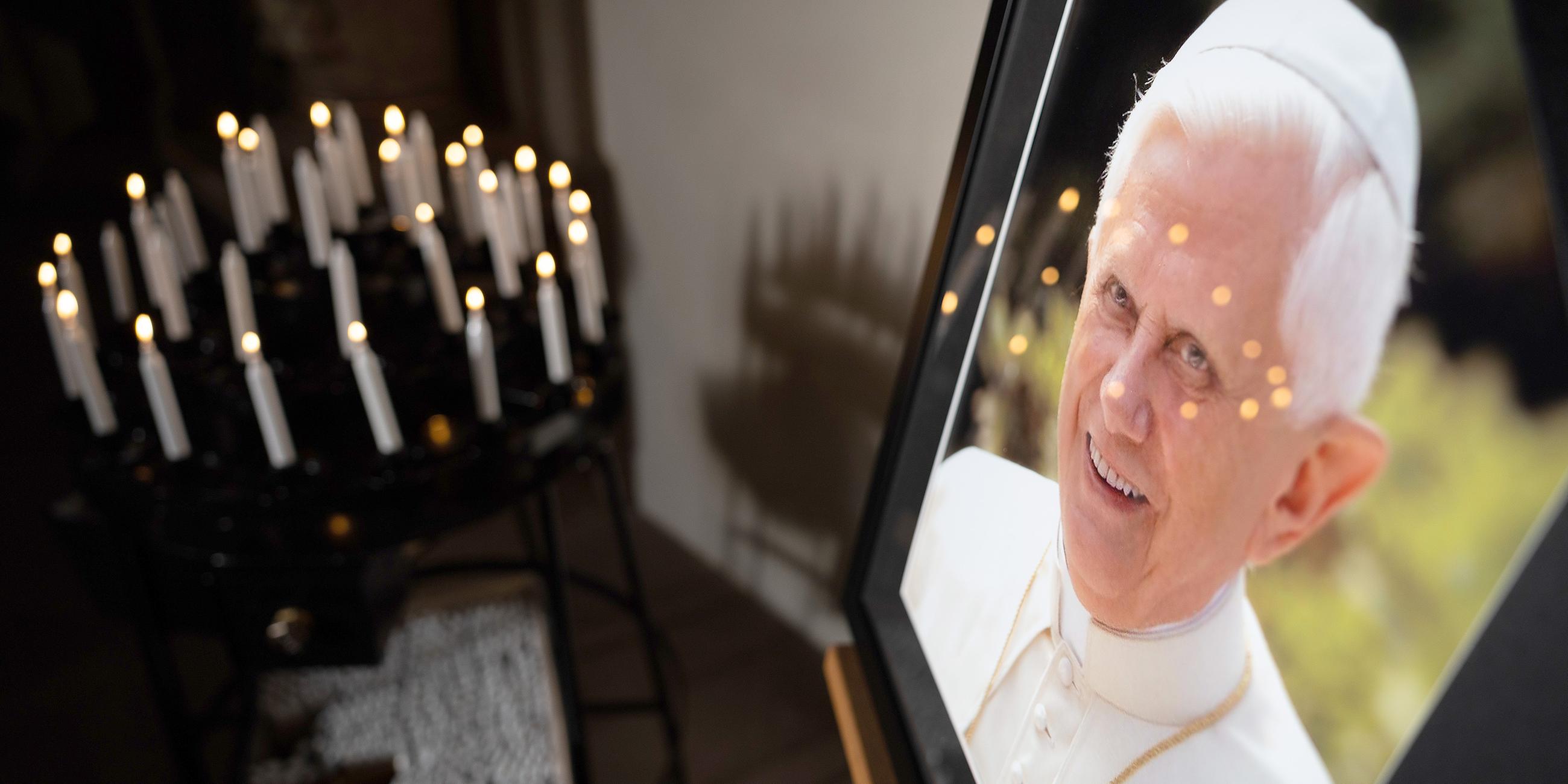 Bild mit dem emeritierten Papst Benedikt XVI.