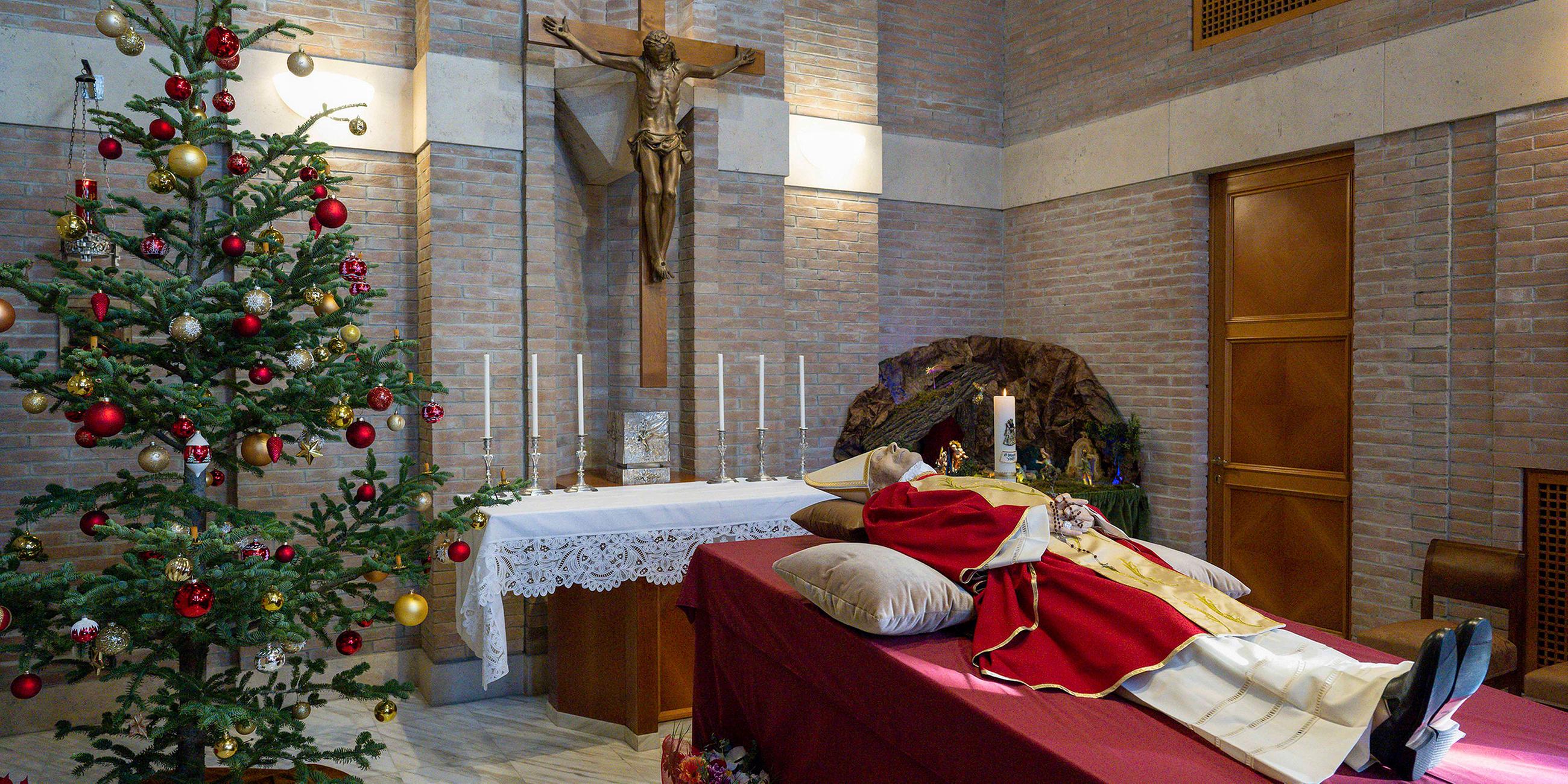 Aufgebahrter Leichnam von Papst Benedikt XVI.