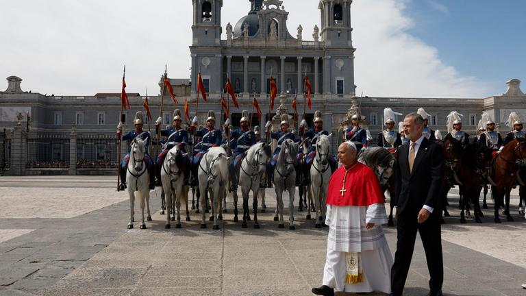 Die spanische Königsfamilie empfängt Papst Leo in Madrid