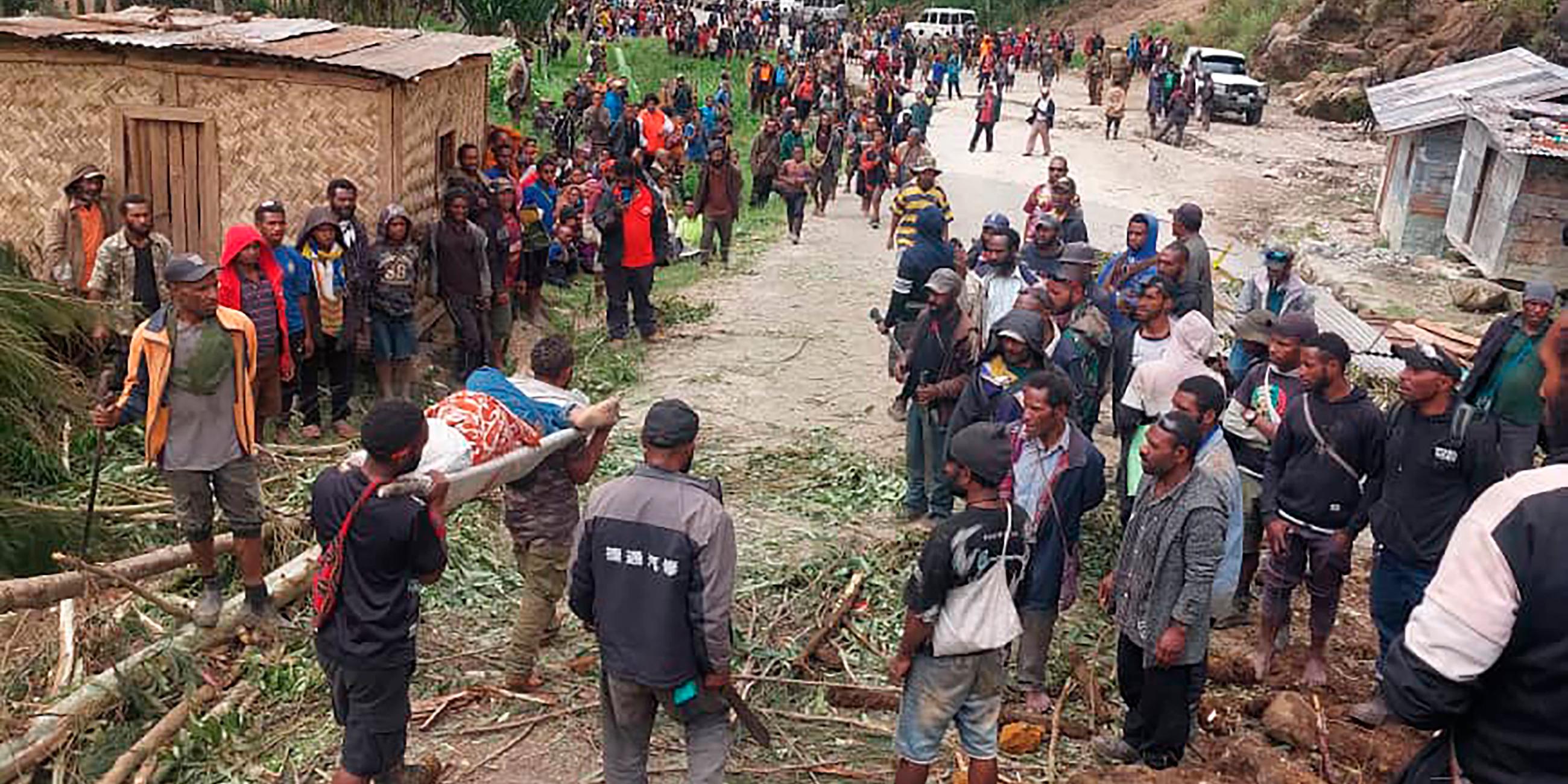 Suche nach Verschütteten in Papua-Neuguinea